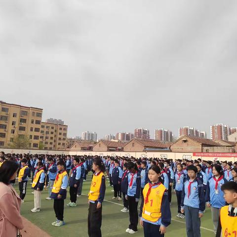 承梦踏新程，感恩向未来 ——记逸夫实验小学本校六年级升旗仪式