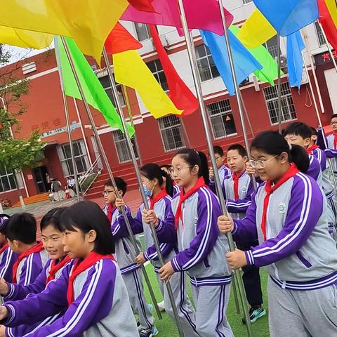 彩旗逐风，少年昂扬 【五年级七班】