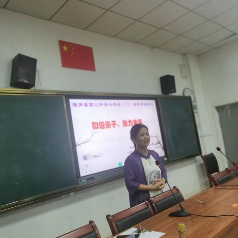 今天李老师给我们讲的“和谐亲子，助力未来”这节亲子活动课，一起见证孩子成长