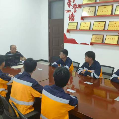 《铁路新力量，共筑前行路》，