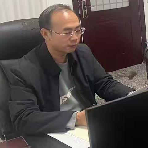 落实区域关工委会议精神，做好关工委工作。