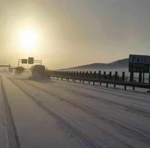 锡林郭勒分公司全力保畅应对强降雪天气