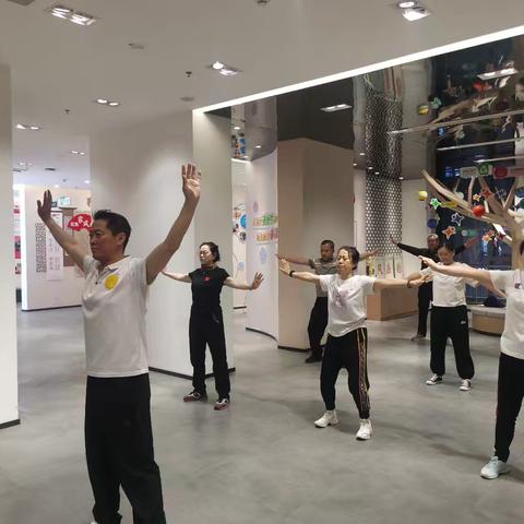 共学八段锦，世茂天城中心社区夜校“动”起来——第三课精彩继续