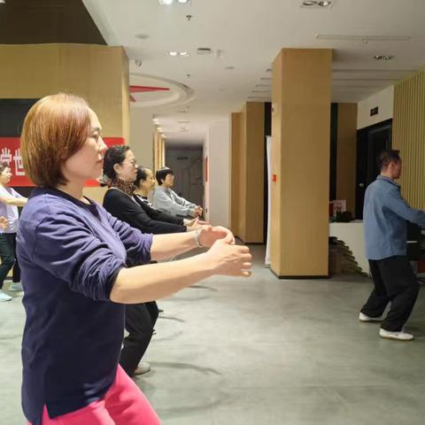 共学八段锦，世茂天城中心社区夜校“动”起来——第二课精彩继续