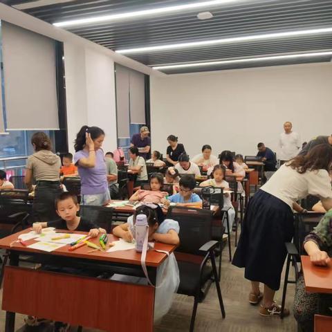 【官扎营】世茂天城中心社区开展“端午安康 六一童乐”亲子DIY活动