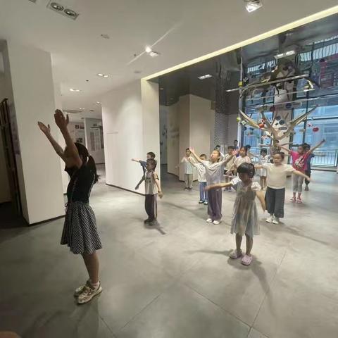 世茂天城中心北社区开展儿童健身操活动