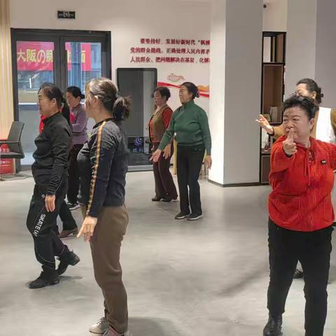 世茂天城中心北社区老年人舞蹈健身活动