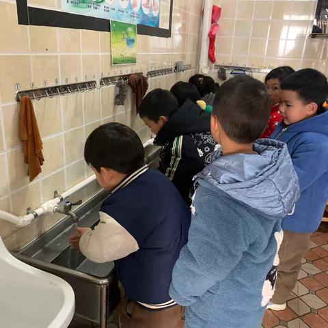 养成好习惯，幸福开满园——东沟镇中心幼儿园大三班习惯养成