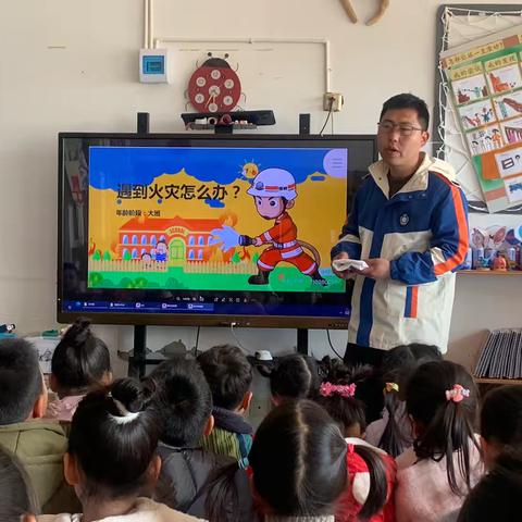 安全重于泰山——东沟镇中心幼儿园防火防震演练