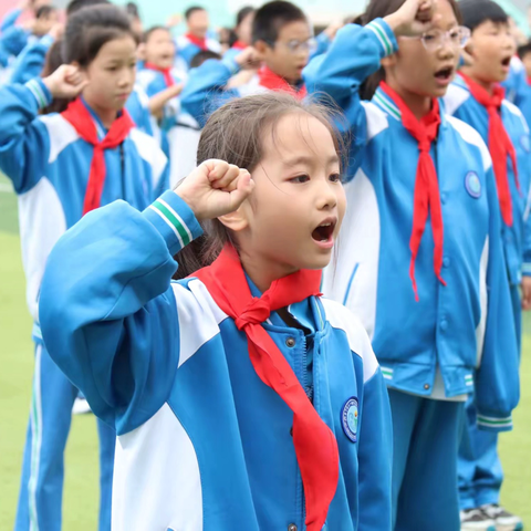 国旗下的小太阳！