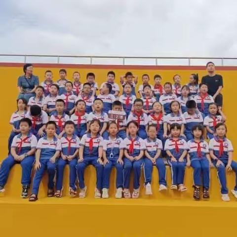 花灯邀明月 文化喜传承——安义县实验学校三（2）班班级特色课