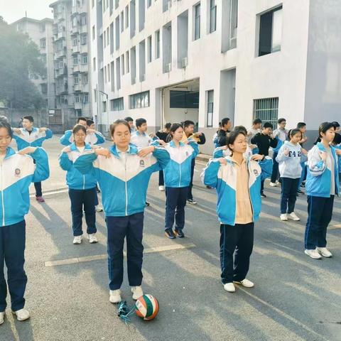 坚持每日锻练 助力中考体育  —景弘中学2103班