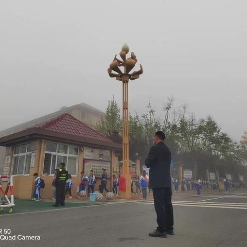 站好“护学岗”，撑起“安全伞” —六二班爱心护学岗活动