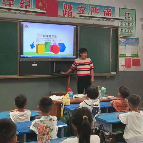 曹庄小学数学教师观看济宁市小学数学新课程标准落地实施专题教研活动