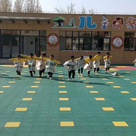 【石桥镇黑龙集中心幼儿园】户外游戏—《“纸”想和你玩》