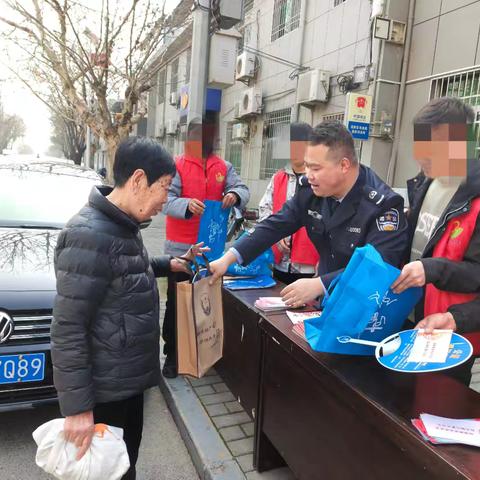 普法惠民  矫心正行——高陵区司法局通远司法所开展普法宣传暨社矫对象公益服务活动