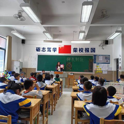 邵阳广益学校小学部二年级“时钟钟面”制作活动