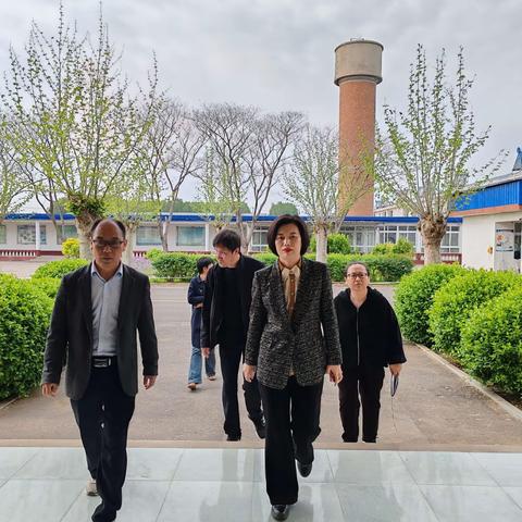 教育局领导莅临闫各庄初中进行安全检查工作