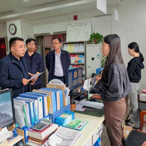 文艺路街道事务办医保征缴工作