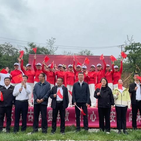 古县南垣乡举办2025年“金秋迎国庆 欢歌贺丰收”主题活动暨苏家庄村“云栖苏寨·向山而迈”全民健身徒步活动