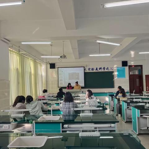 通辽市蒙古族学校小学道德与法治组全体教师积极参与国家统编教材授课教师教学基本功培训与展示活动