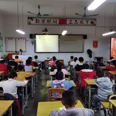 书香致远，笔下生花——归义镇新圩中心小学一年级学生硬笔书写比赛