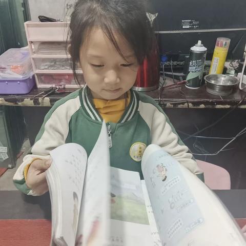 实验小学一（八）班李玉佳      科学实验拉不开的书。