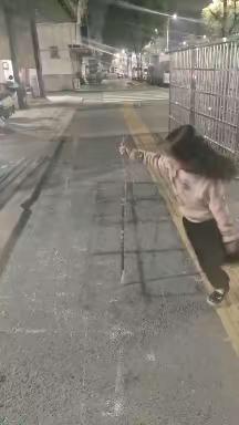 我是实验小学一（8）班李玉佳《保持平衡》🌻🌻🌻