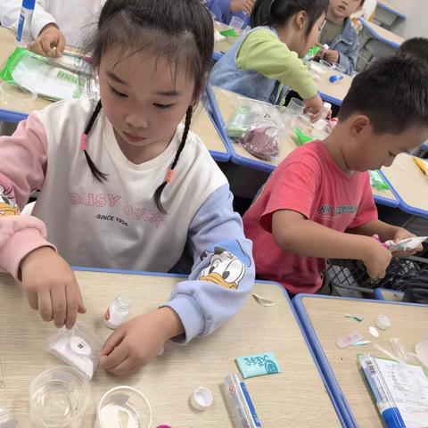 王场小学一班鲨鱼公园STEM主题科学课程第二课《弹力球》