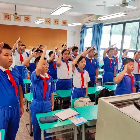 同读一本书 共赴美好未来 ——深圳市凤光小学六（5）班捐书活动