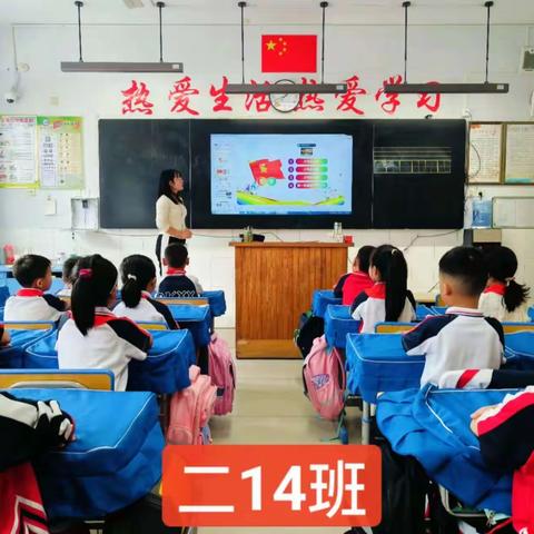 中国少年先锋队鲜艳的红领巾飘扬在胸前