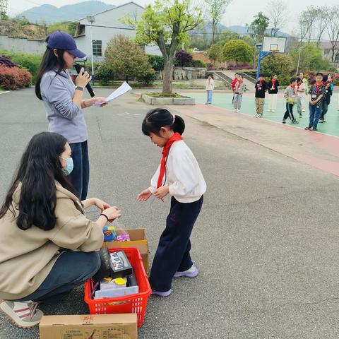‍望城区桥驿镇杨桥小学“我们的韶华映朝阳”——“雷小锋”德育品牌活动养成教育主题 “争章工程”表彰仪式（二）