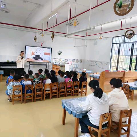 临高县临城江南幼儿园“基于生活教育理念下中班幼儿自我服务能力的培养研究”课题研究课《我会穿外套》纪实