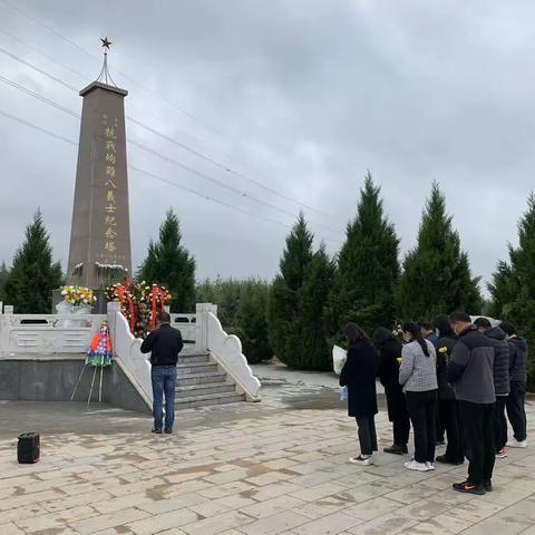 市人民公园开展清明祭奠英烈·感恩追思红色教育活动