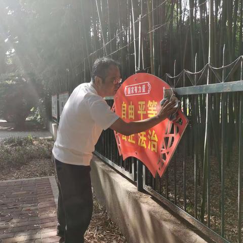 三门峡市人民公园喜迎“一节一会”在园区开展大清洁志愿活动