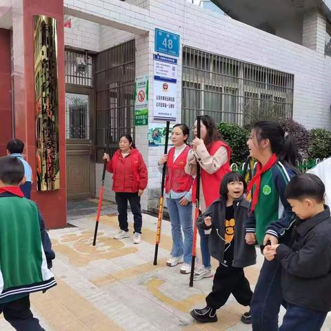 家校联合 护岗护学 你我同行——利川市体育路小学