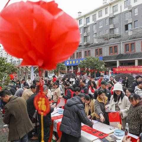 “迎新春 品年味 聚民心”年货集市