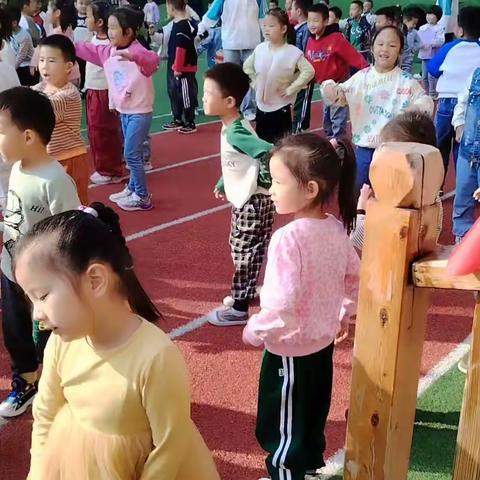 华新新干线幼儿园中一班快乐的幼儿园生活