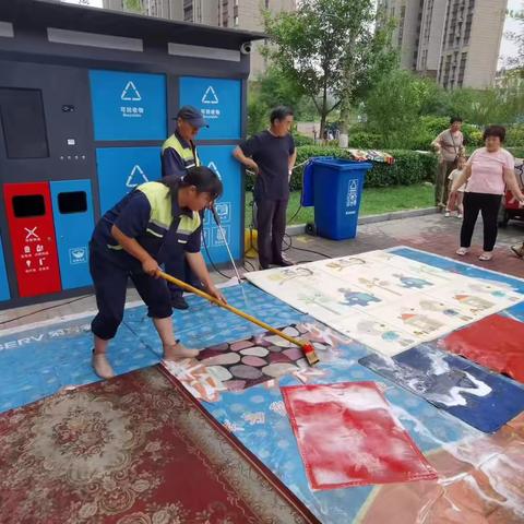 泺口街道花语馨苑社区开展“地垫清洗，温馨邻里”便民服务活动