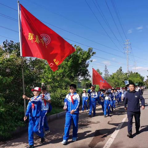 珲春市第二实验小学校举办2024年徒步节活动