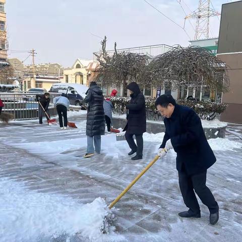 【全福街道小辛社区】落实“门前五包”，扫雪除冰保畅通