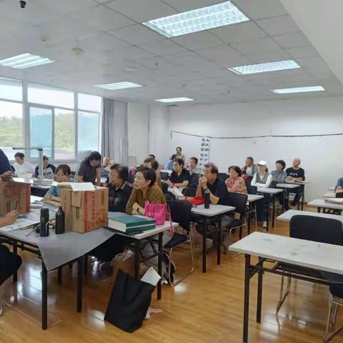 书法课堂里的专注时光