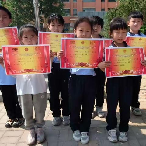 表彰催奋进，榜样促前行——青年联校薛店中心小学期中调研表彰大会纪实