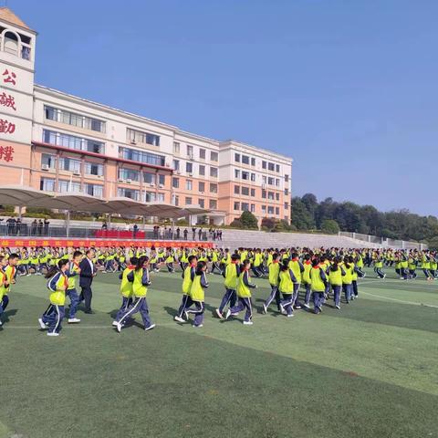 益阳国基实验学校“阳光大课间”评比受区局市局好评