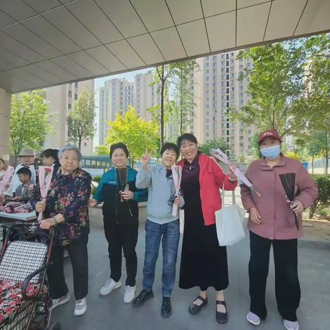 榆山街道锦东社区：母亲节·让爱“花”开小区