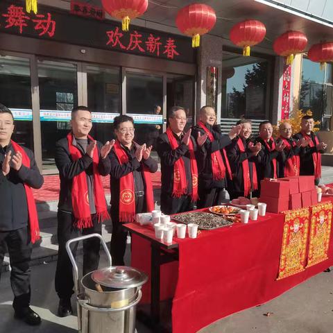 威风锣鼓贺新春，激昂鼓点振士气