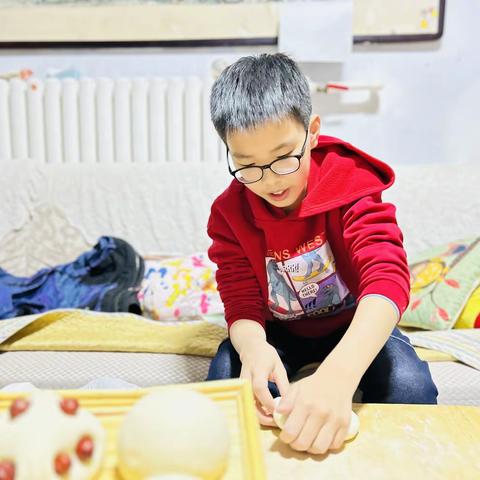 青岛西海岸新区东风小学六年级三班小练笔。《我最喜欢的食物》展览