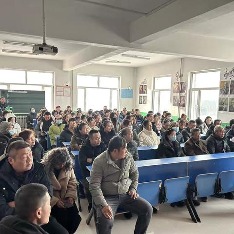 泉巨永乡学校召开四八年级家长寒假动员大会