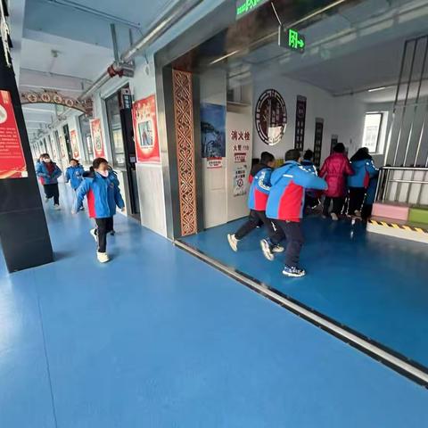 武川县第三小学冬季消防应急疏散演练及消防知识培训