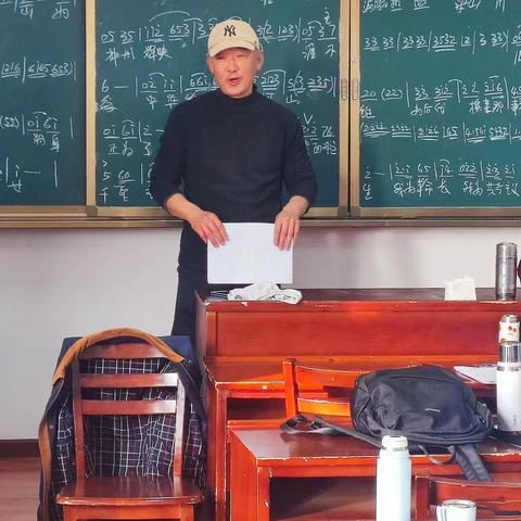 初春襄阳市老年大学曲剧班新认老师刘序林认真负责专业